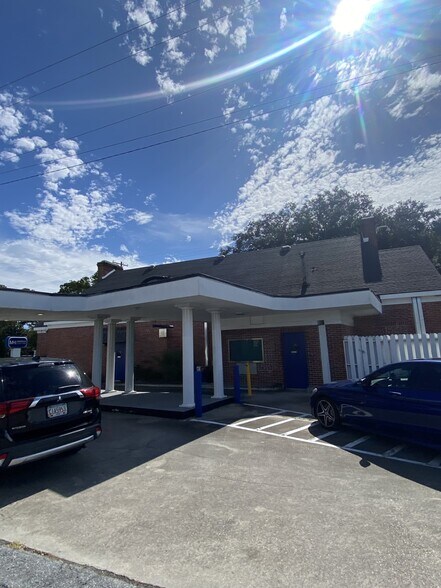 More Photos Of 5225 Abercorn St, Savannah Bank For Lease