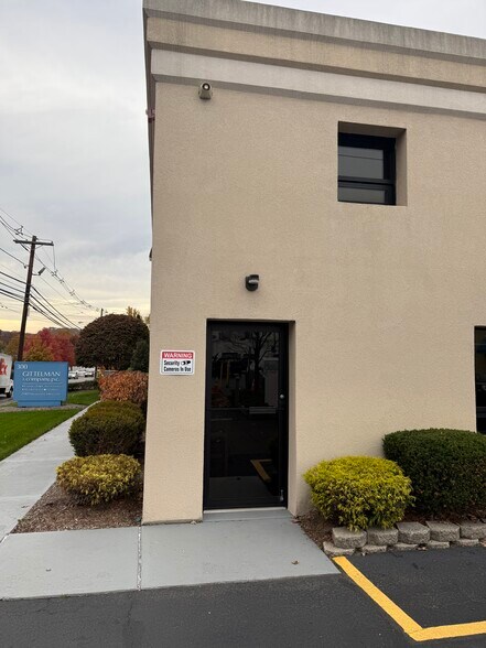 More Photos Of 300 Colfax Ave, Clifton Showroom For Lease