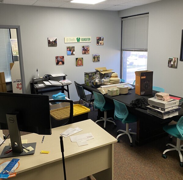 More Photos Of 1523 S Green River Rd, Evansville Office Residential For Lease