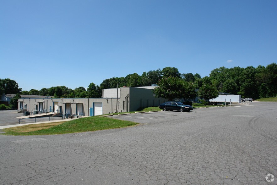 More Photos Of 724 Montana Dr, Charlotte Warehouse For Lease