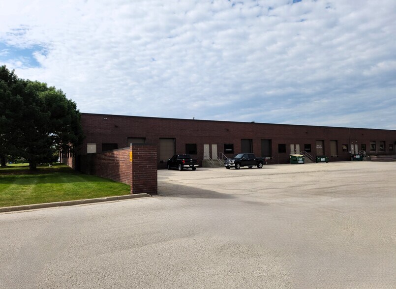 More Photos Of 6000 W Executive Dr, Mequon Light Manufacturing For Lease