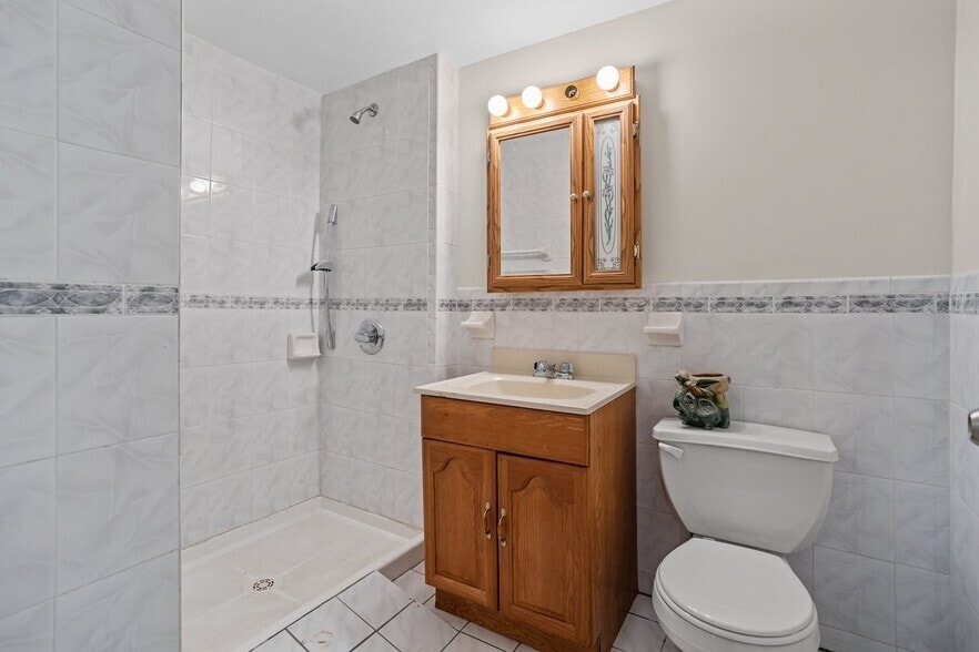 More Photos Of 4016 31st Ave, Astoria Apartments For Lease