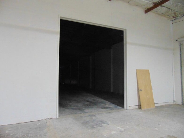 More Photos Of 250 Walsh Ave, Hamilton City Distribution For Sale