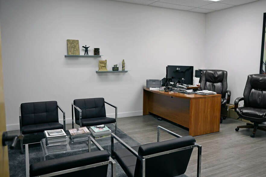 More Photos Of 2850 N California St, Burbank Warehouse For Lease