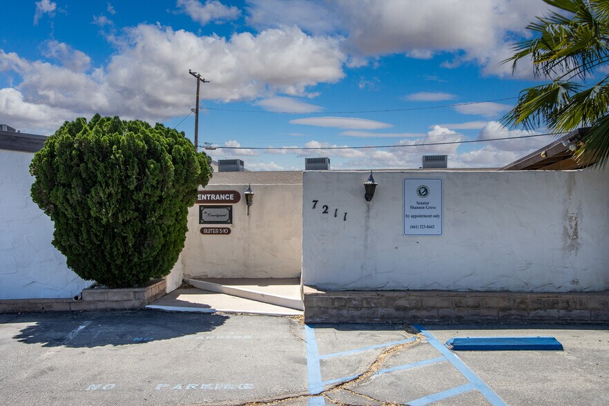 More Photos Of 7211 Joshua Ln, Yucca Valley Office Residential For Lease