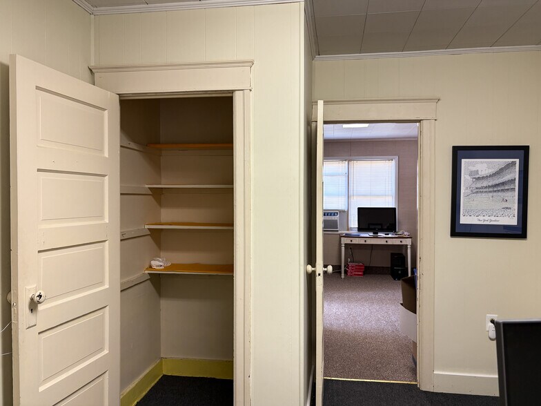 More Photos Of 417 Albany Ave, Kingston Office For Sale