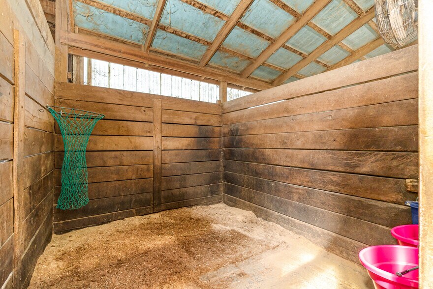 More Photos Of 7195 Singer Rd, Dayton Horse Stables For Sale