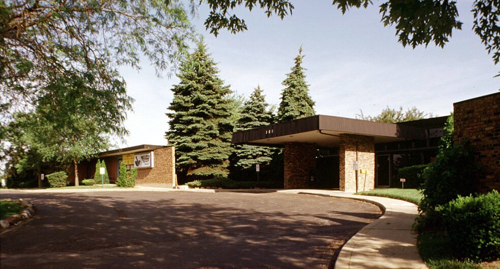 More Photos Of 860 Summit St, Elgin Medical For Lease