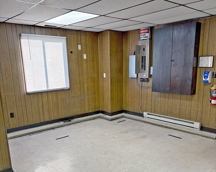 More Photos Of 2001 W Mitchell St, Salem Industrial For Sale