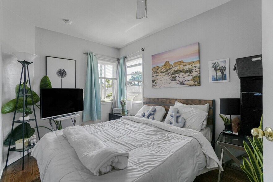 More Photos Of 2045 Penmar Ave, Venice Apartments For Sale
