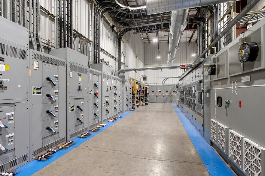 More Photos Of 4004 Fairview Industrial Dr SE, Salem Manufacturing For Sale