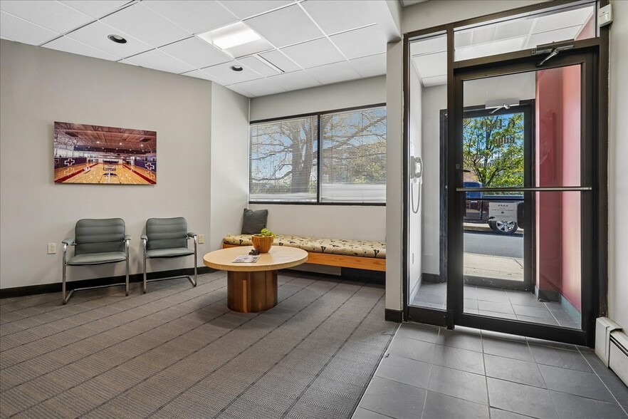 More Photos Of 6476-6492 Sligo Mill Rd, Takoma Park Warehouse For Lease