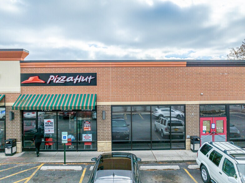 More Photos Of 2831-2855 W 95th St, Evergreen Park Storefront For Lease