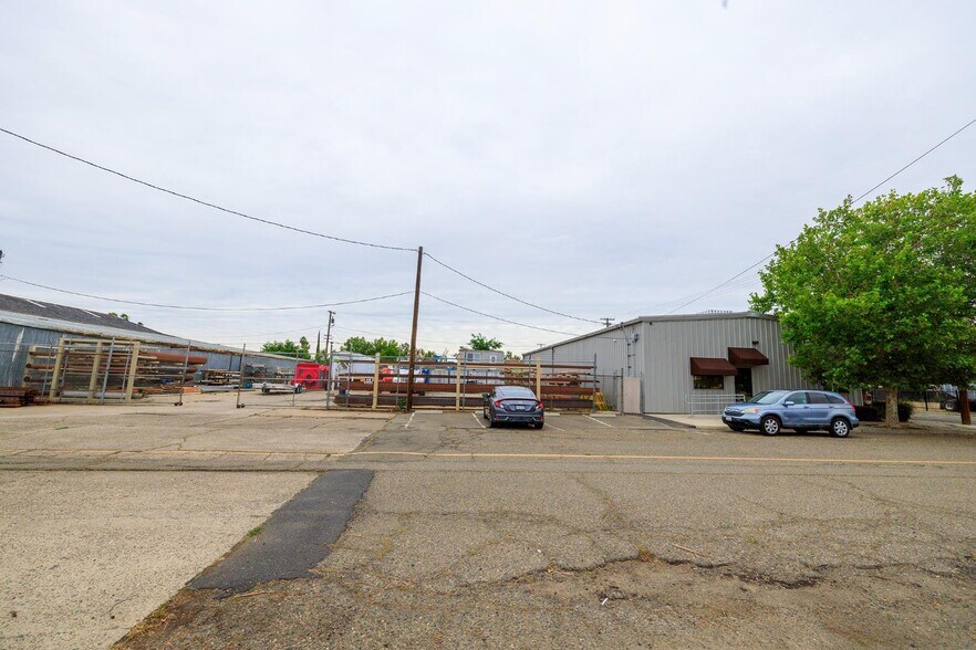 More Photos Of 213 C St, Turlock Warehouse For Sale