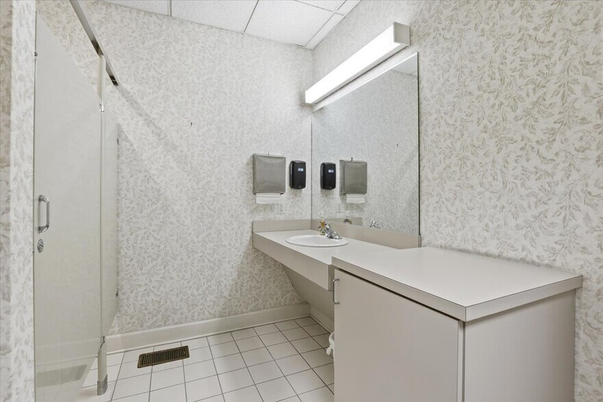 More Photos Of 2120 N Queen St, Kinston Office For Lease