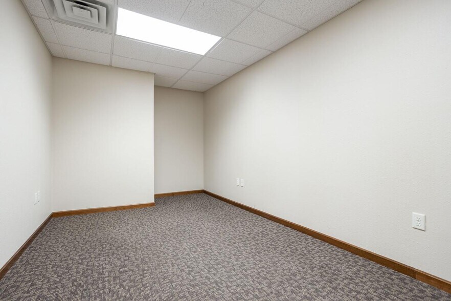 More Photos Of 2000 Burdick Expy E, Minot Office For Sale
