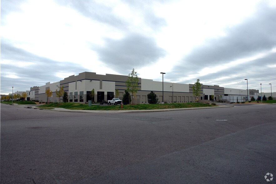 More Photos Of 3500 N Windsor Dr, Aurora Warehouse For Lease