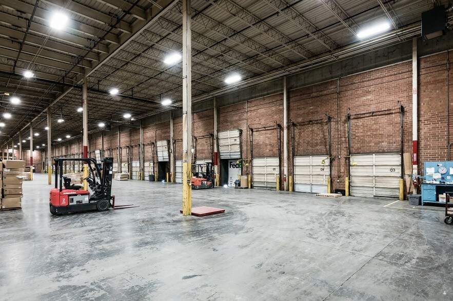 More Photos Of 107 Tom Starling Rd, Fayetteville Distribution For Lease
