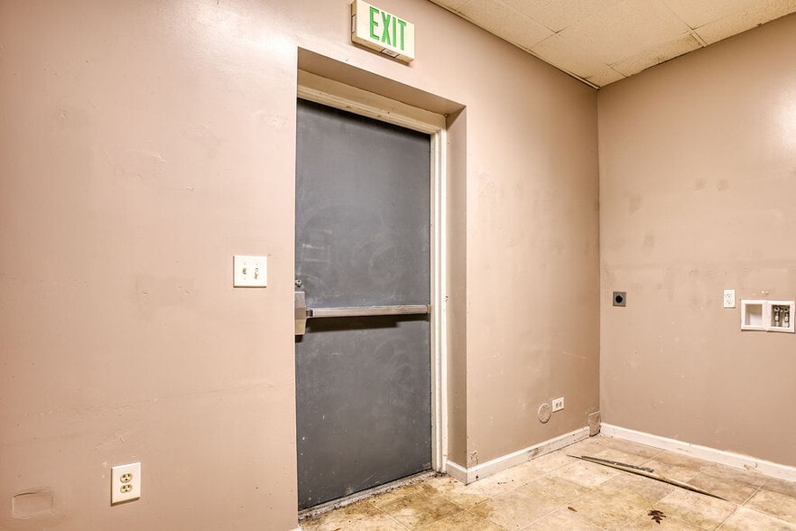 More Photos Of 10510 Abercorn St, Savannah Freestanding For Lease