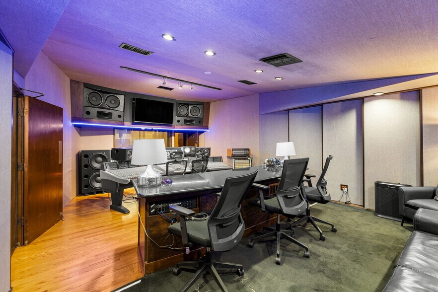 More Photos Of 5739 Tujunga Ave, North Hollywood Movie Radio TVStudio For Sale