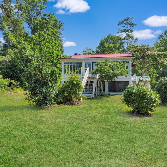 More Photos Of 1201 Crescent St, Summerton Apartments For Sale