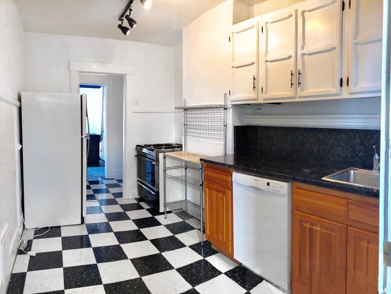 More Photos Of 2308-2326 SW Osage St, Portland Apartments For Sale