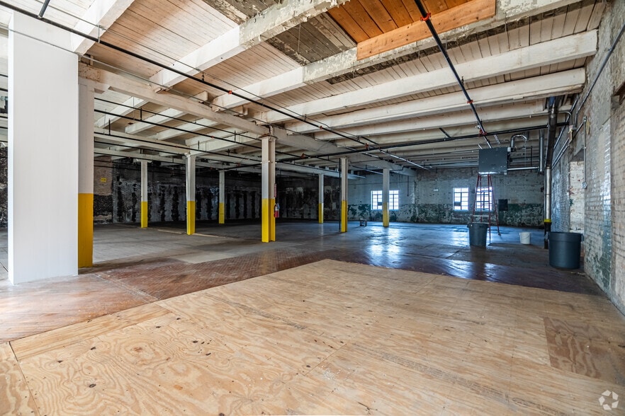 More Photos Of 4130-4150 S Wabash Ave, Chicago Manufacturing For Sale