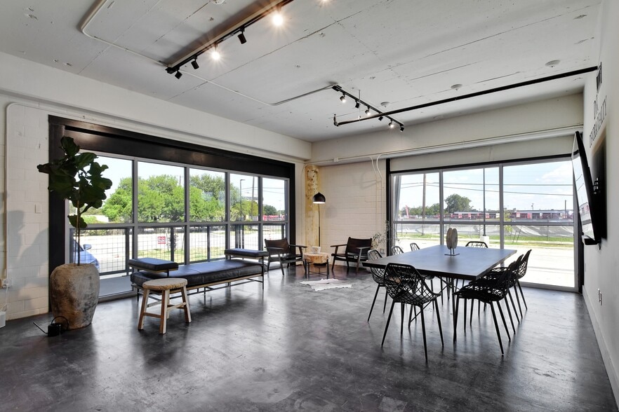 More Photos Of 215 Coca Cola Pl, San Antonio Apartments For Lease