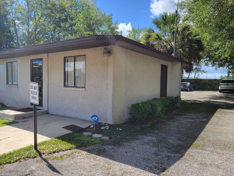 More Photos Of 6216 Sauterne Dr, Jacksonville Freestanding For Sale