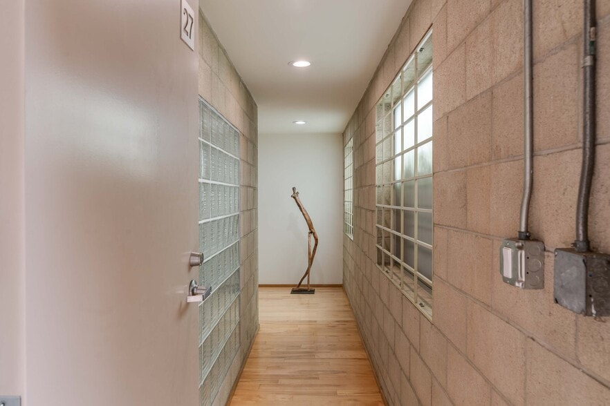 More Photos Of 717 N Highland Ave, Los Angeles Flex For Sale