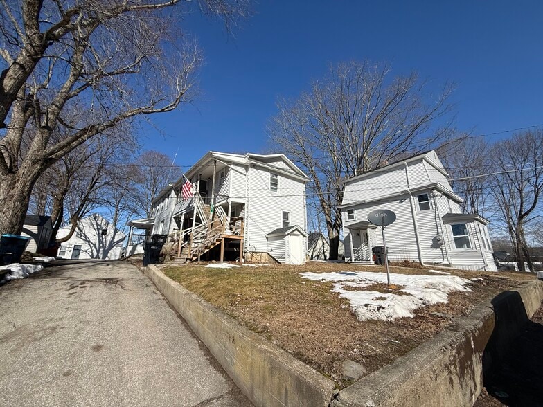 More Photos Of 2 Lyon St, Putnam Apartments For Sale