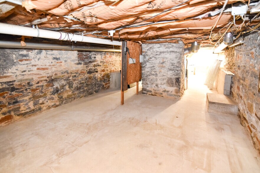 More Photos Of 3545 Chestnut Ave, Baltimore Office For Sale
