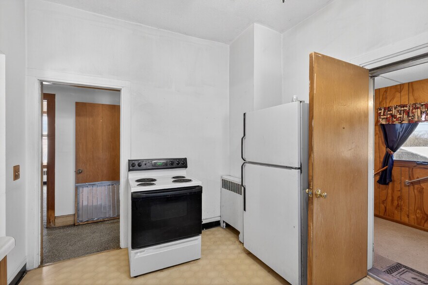 More Photos Of S101 S Main St, Nelson General Retail For Sale