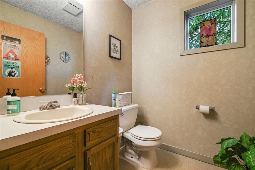 More Photos Of 1904 PA-940, Pocono Pines General Retail For Sale