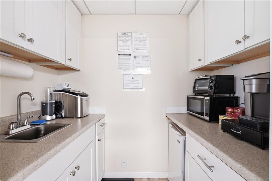 More Photos Of 96 Freneau Ave, Matawan Office For Sale