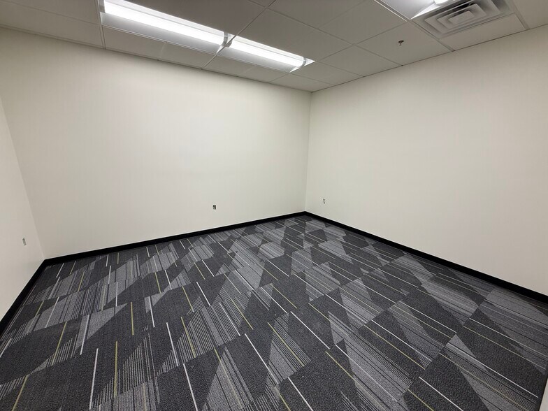 More Photos Of 240 N Sunway Dr, Gilbert Manufacturing For Lease