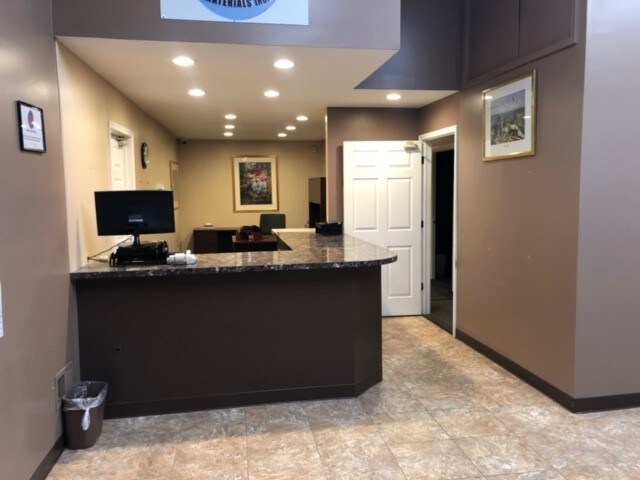 More Photos Of 255 Cross Keys Rd, Berlin Flex For Lease