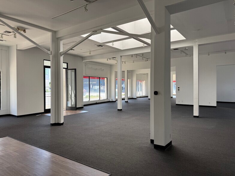 More Photos Of 8069 Beverly Blvd, Los Angeles Storefront Retail Office For Lease