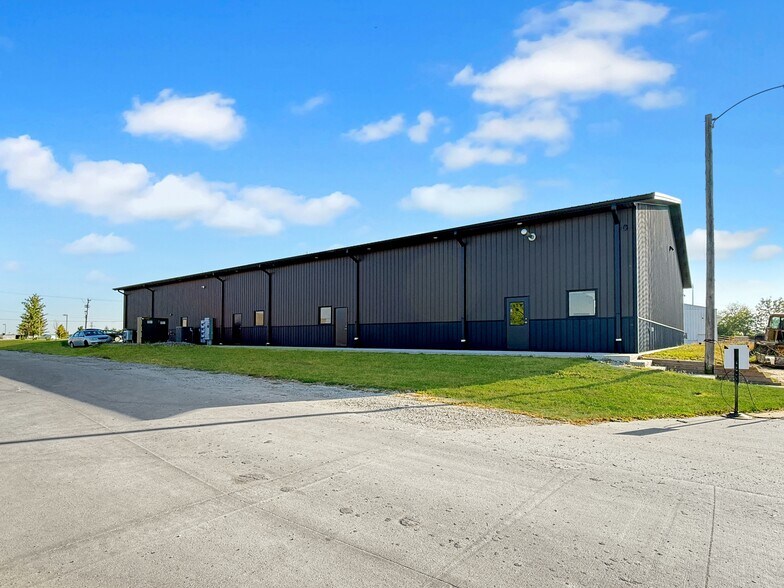 More Photos Of 1911 NE 58th Ave, Des Moines Industrial For Sale