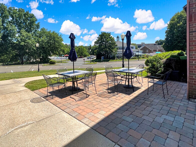More Photos Of 20 Avon Meadow Ln, Avon Medical For Lease