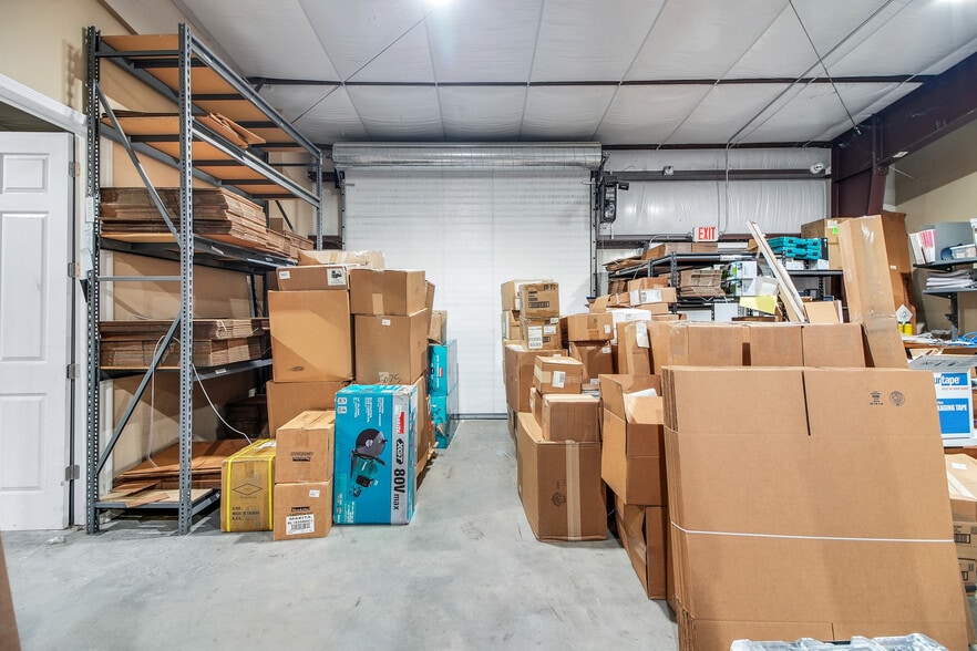 More Photos Of 1818 Greenleaf Ln, Leesburg Warehouse For Sale