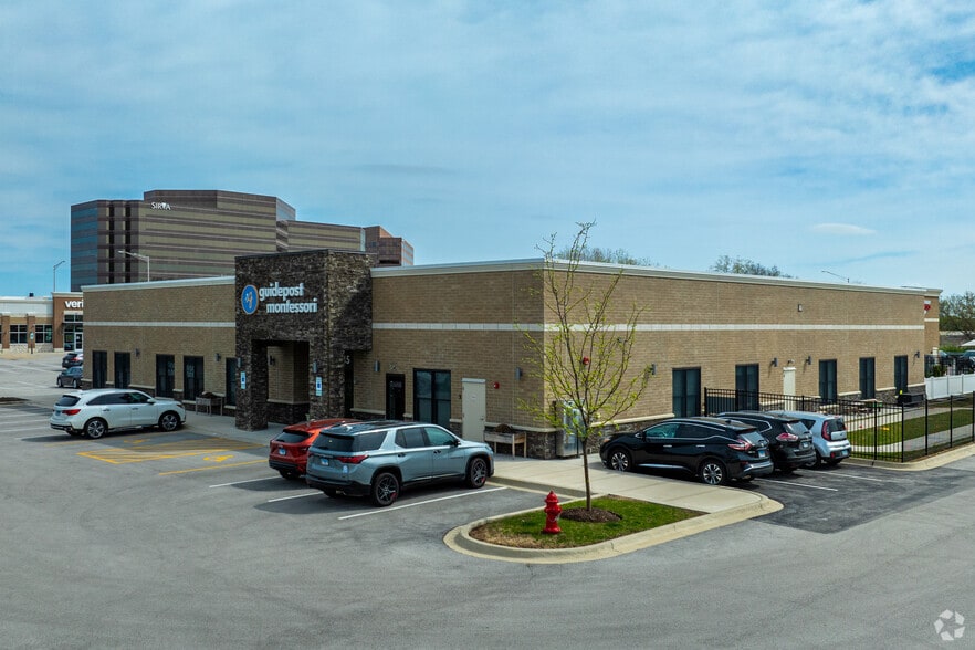 Primary Photo Of 1755 W 22nd St, Oak Brook General Retail For Lease