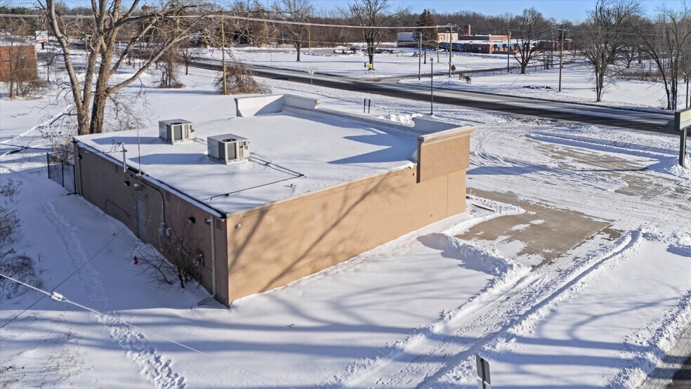 More Photos Of 8498 Wayne Rd, Romulus Convenience Store For Lease