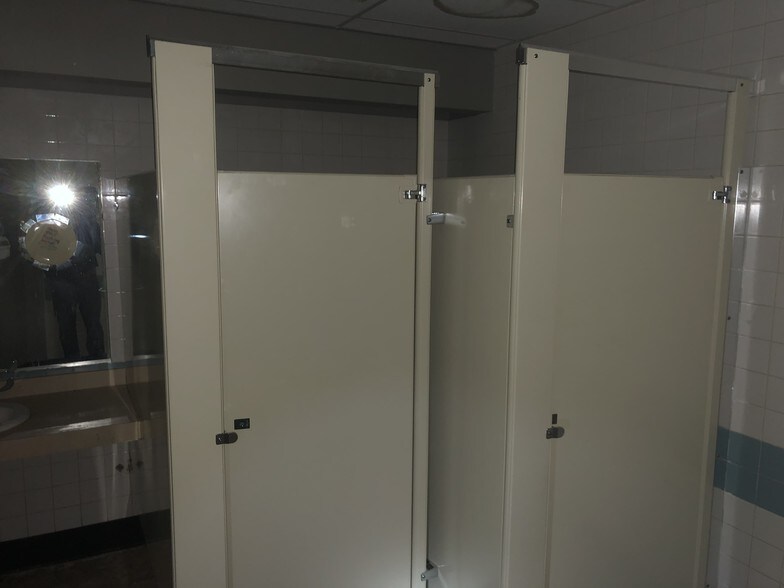 More Photos Of 401-411 Westport Rd, Kansas City Unknown For Lease