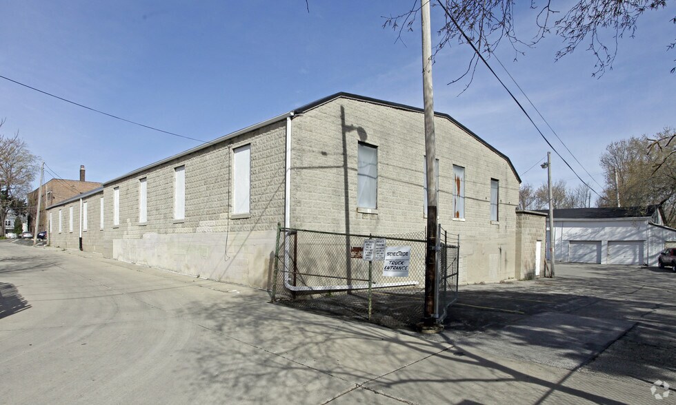 More Photos Of 2628 N Humboldt Blvd, Milwaukee Research And Development For Sale