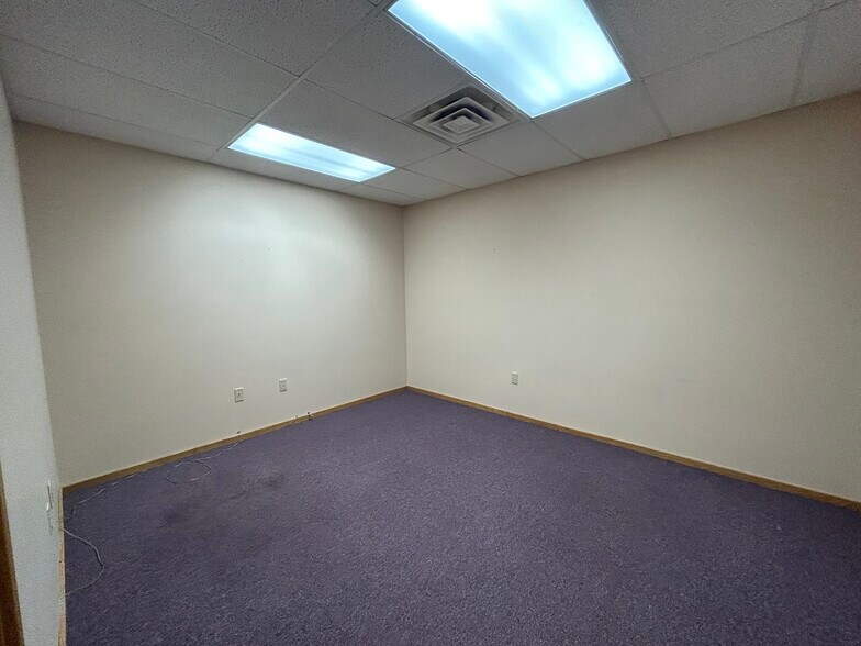 More Photos Of 1820 Post Rd, Plover Storefront Retail Office For Lease