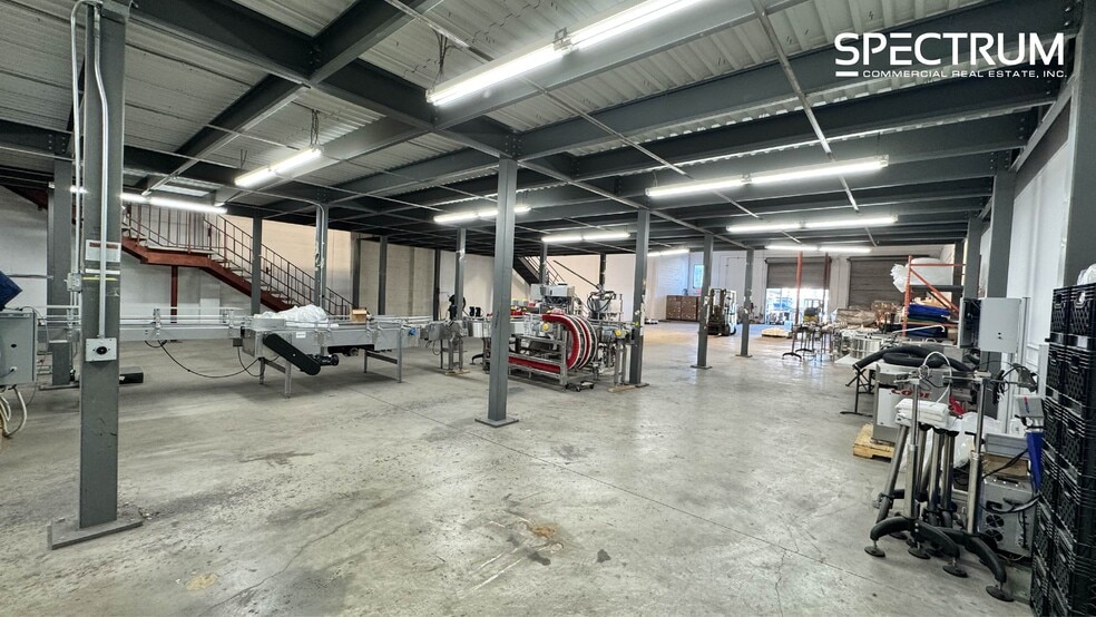 More Photos Of 15927-15929 Arminta St, Van Nuys Manufacturing For Lease