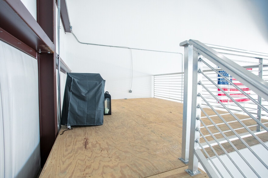 More Photos Of 1001 Airport Rd, Destin Airplane Hangar For Sale