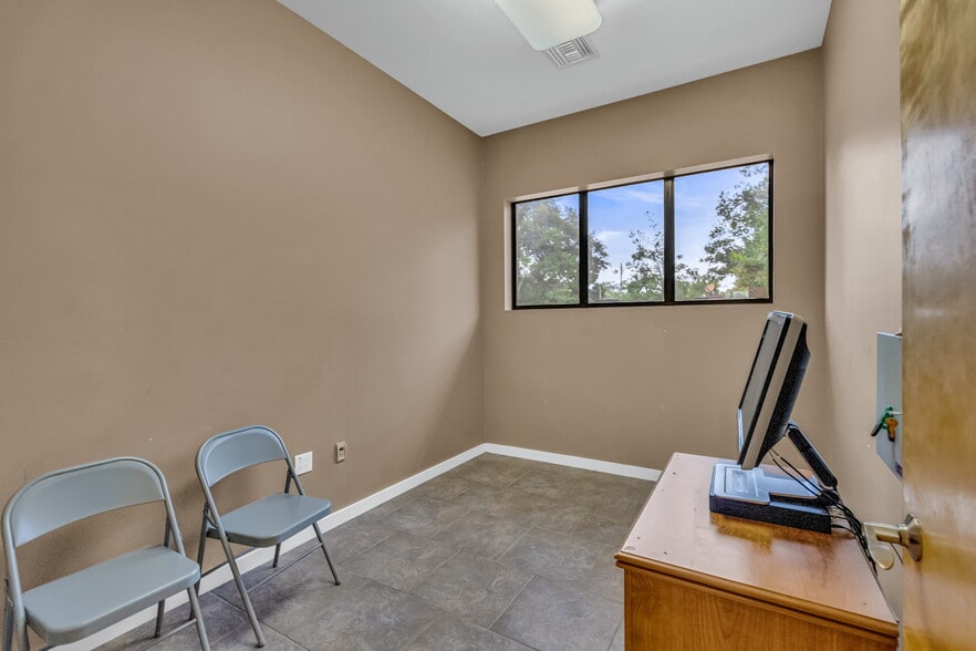 More Photos Of 6531 103rd St, Jacksonville Medical For Lease