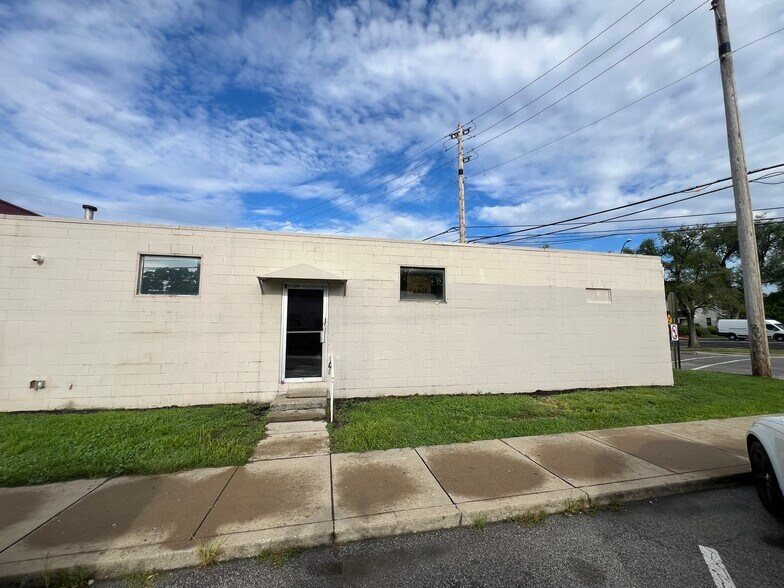 More Photos Of 1024 S Shelby St, Indianapolis Flex For Lease